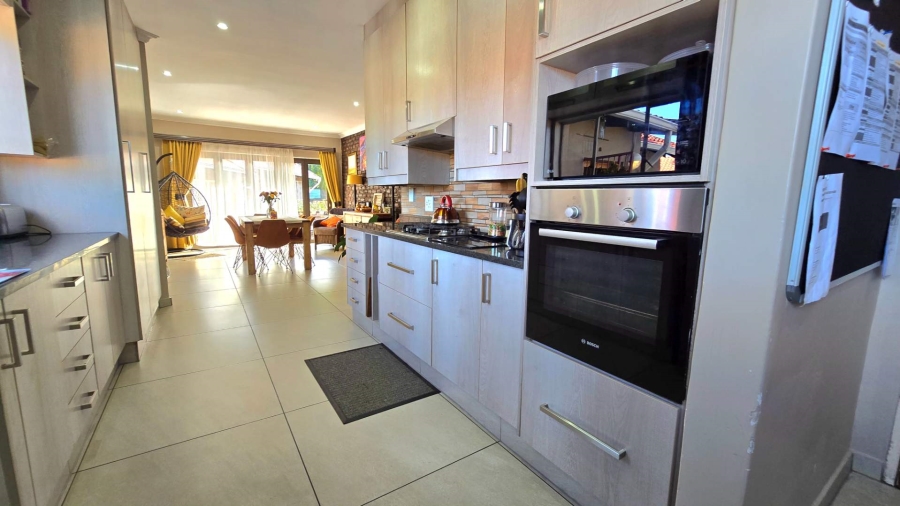 4 Bedroom Property for Sale in Brackenhurst Gauteng