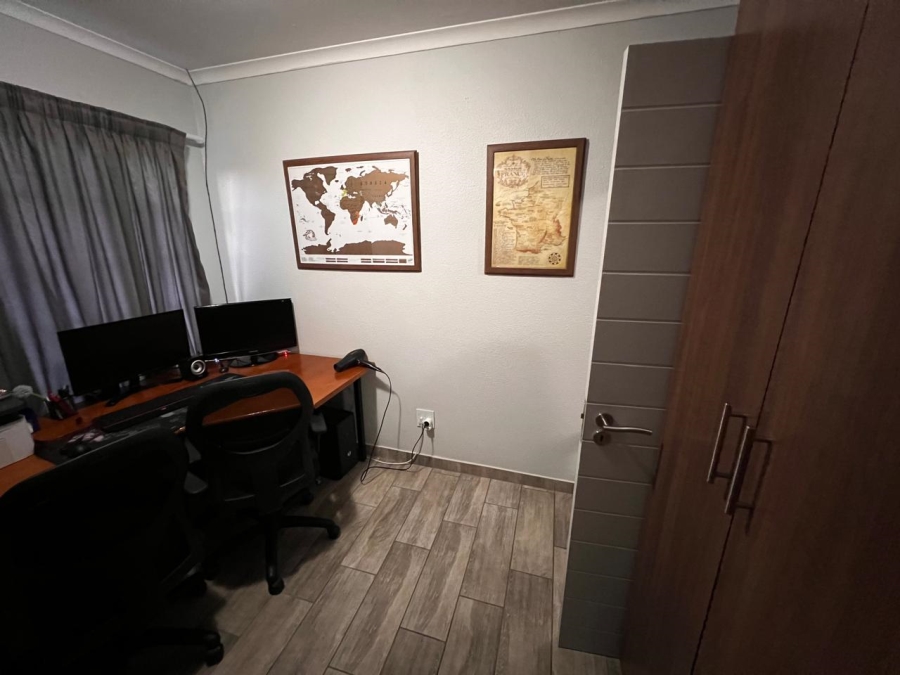 2 Bedroom Property for Sale in Hennopspark Gauteng