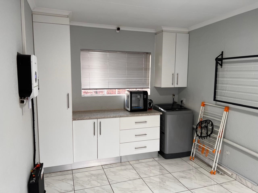 2 Bedroom Property for Sale in Hennopspark Gauteng