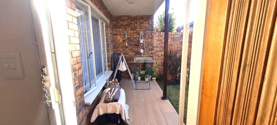 2 Bedroom Property for Sale in New Redruth Gauteng