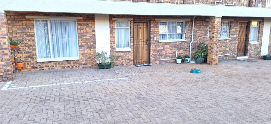 2 Bedroom Property for Sale in New Redruth Gauteng