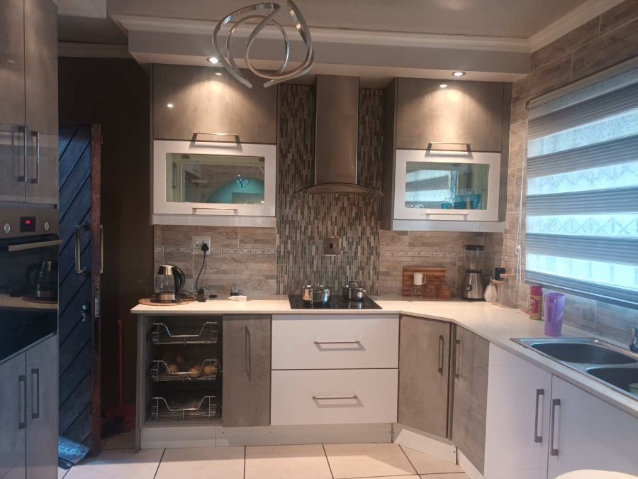 3 Bedroom Property for Sale in Buhle Park Gauteng