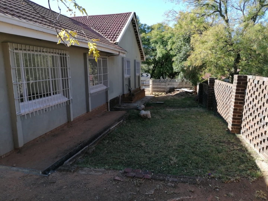 To Let 5 Bedroom Property for Rent in Mondeor Gauteng