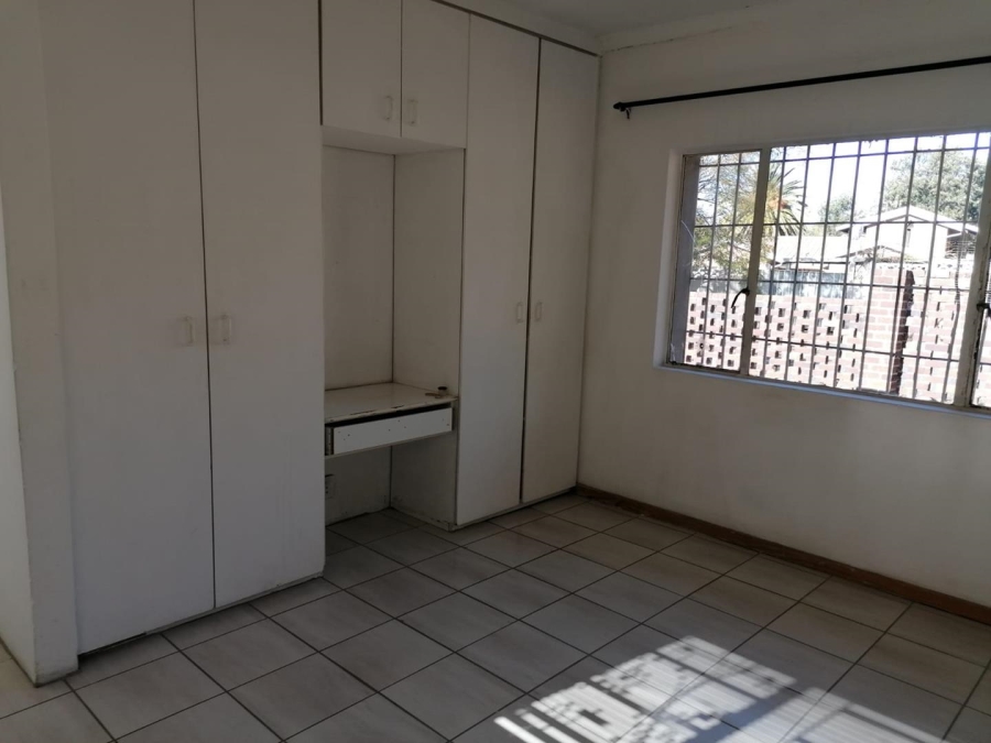 To Let 5 Bedroom Property for Rent in Mondeor Gauteng