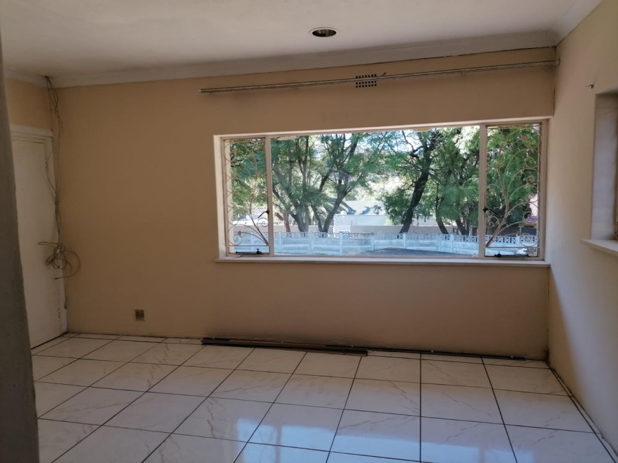 To Let 5 Bedroom Property for Rent in Mondeor Gauteng