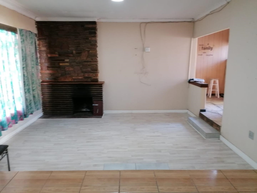 To Let 5 Bedroom Property for Rent in Mondeor Gauteng