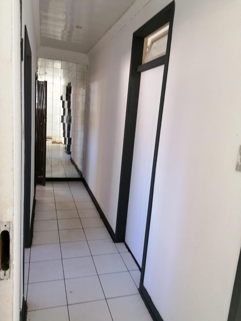 To Let 5 Bedroom Property for Rent in Mondeor Gauteng