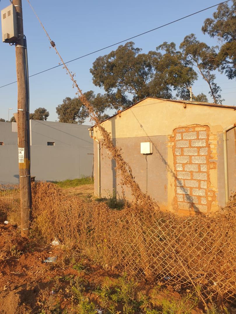 1 Bedroom Property for Sale in Rondebult A H Gauteng