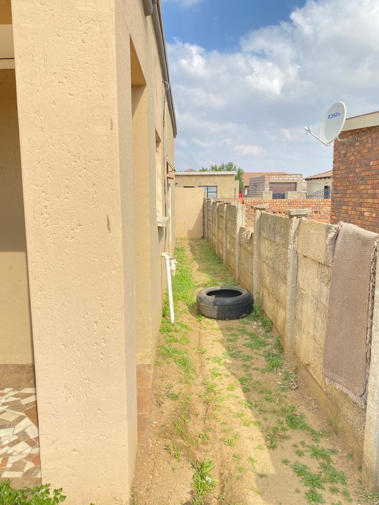 2 Bedroom Property for Sale in Tsakane Gauteng