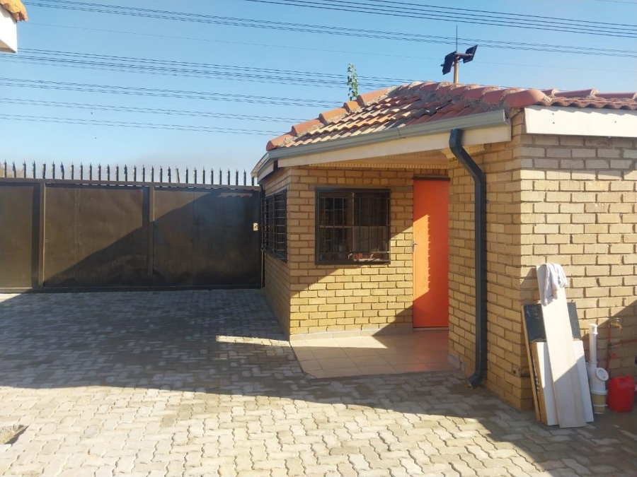 To Let 1 Bedroom Property for Rent in Norkem Park Gauteng