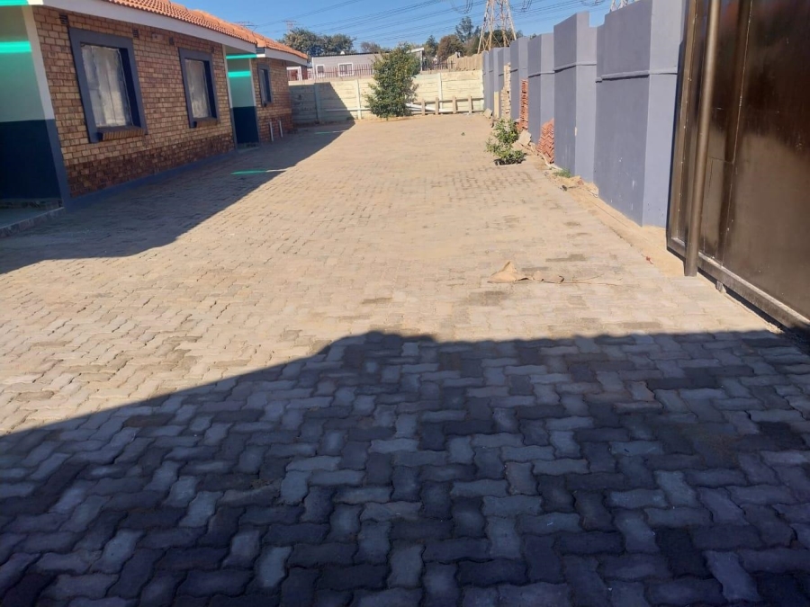 To Let 1 Bedroom Property for Rent in Norkem Park Gauteng