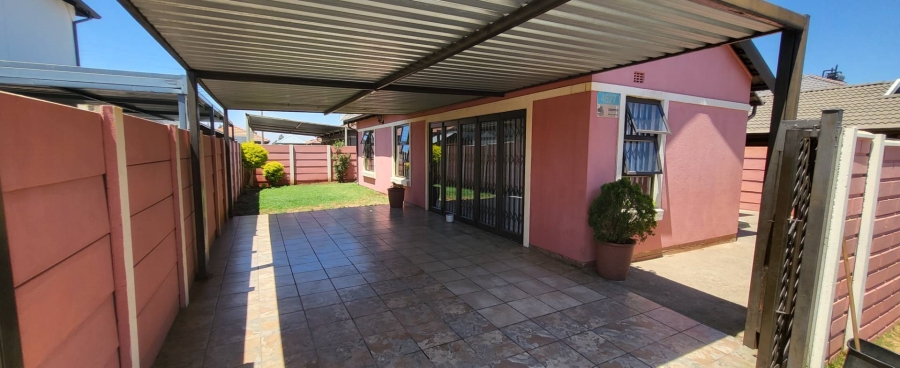 3 Bedroom Property for Sale in Albertsdal Gauteng