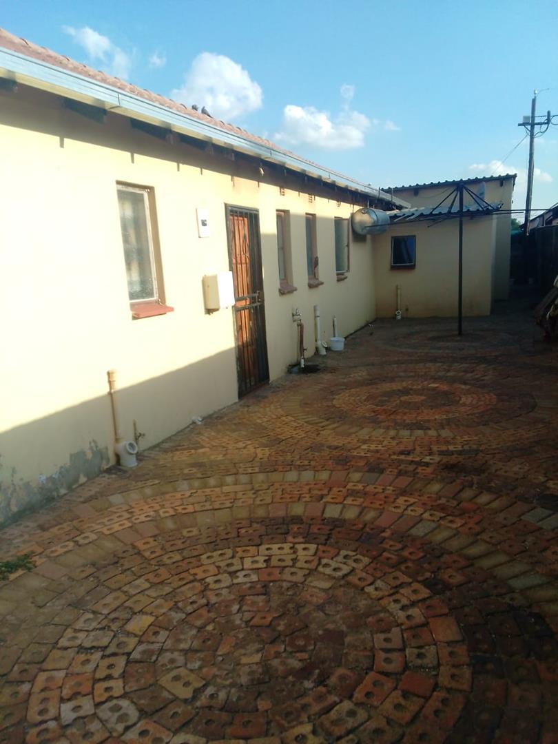 9 Bedroom Property for Sale in Protea Glen Gauteng