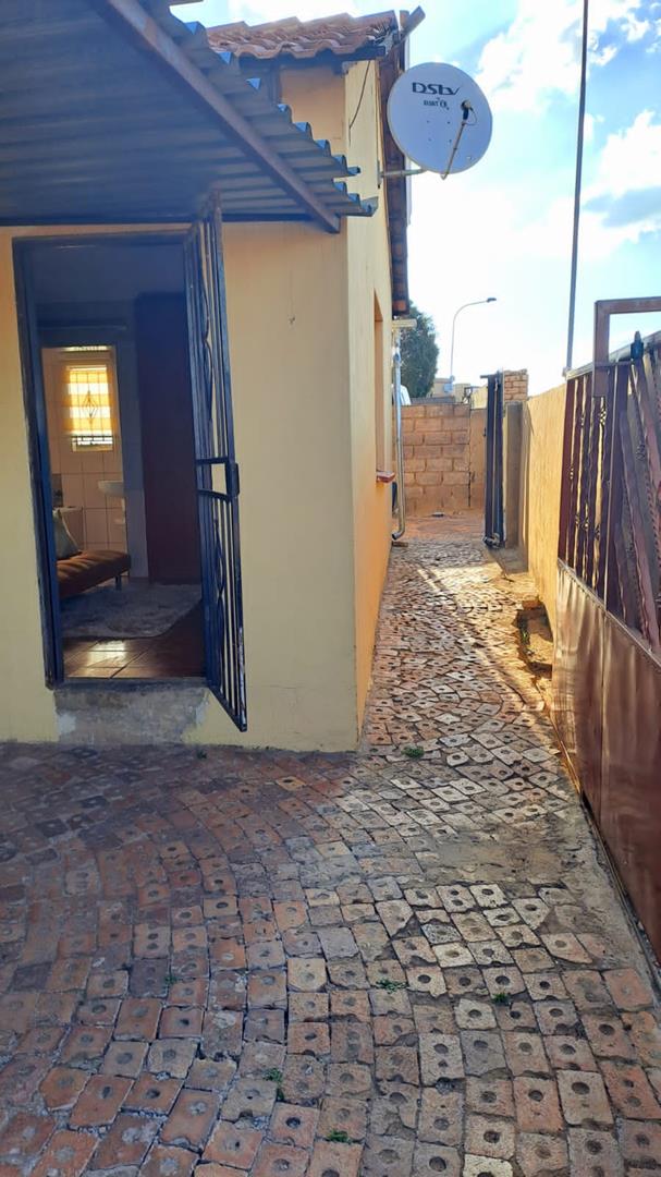 9 Bedroom Property for Sale in Protea Glen Gauteng