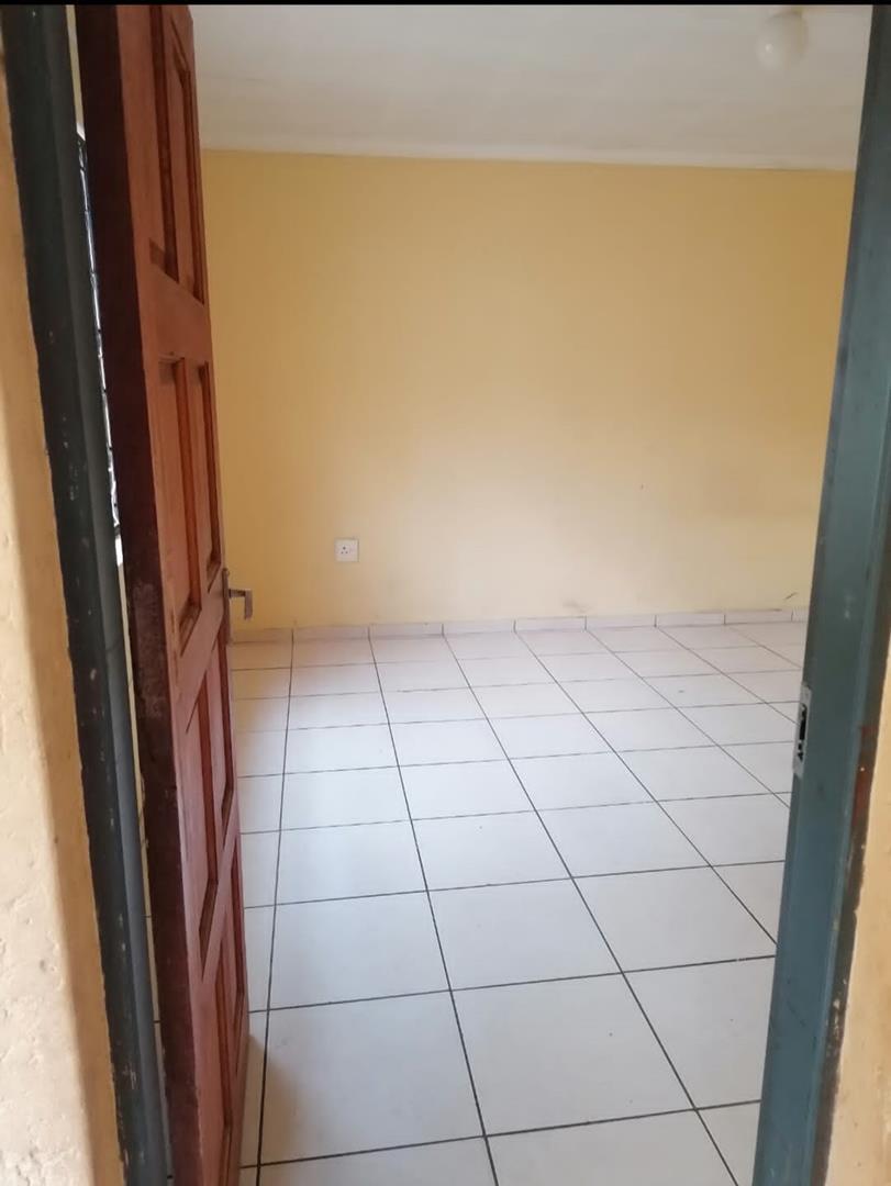 9 Bedroom Property for Sale in Protea Glen Gauteng