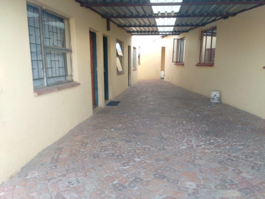 9 Bedroom Property for Sale in Protea Glen Gauteng