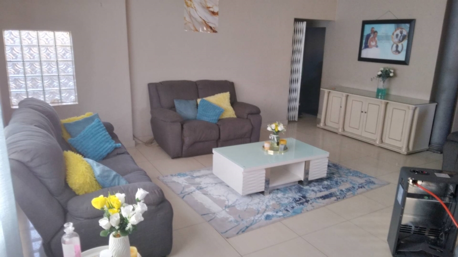 6 Bedroom Property for Sale in Roseacres Gauteng
