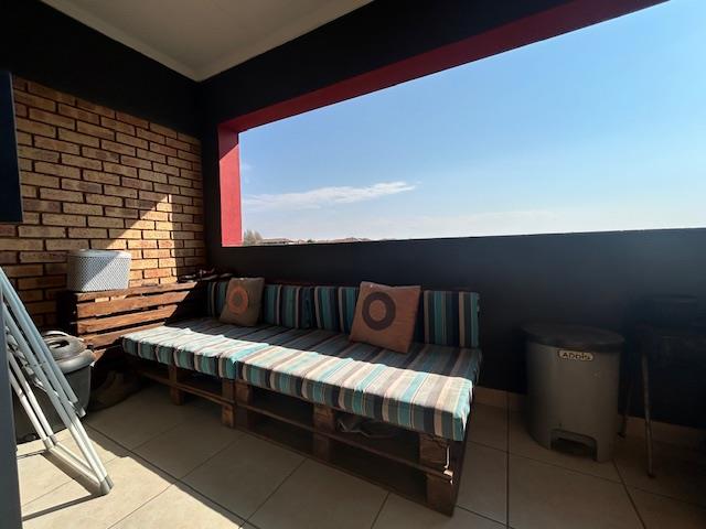 2 Bedroom Property for Sale in Monavoni Gauteng