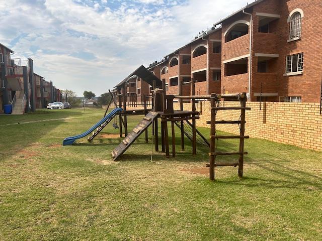 2 Bedroom Property for Sale in Monavoni Gauteng