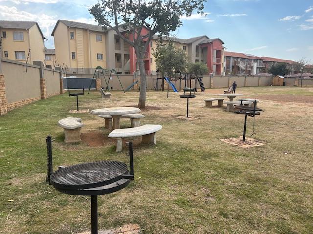 2 Bedroom Property for Sale in Monavoni Gauteng