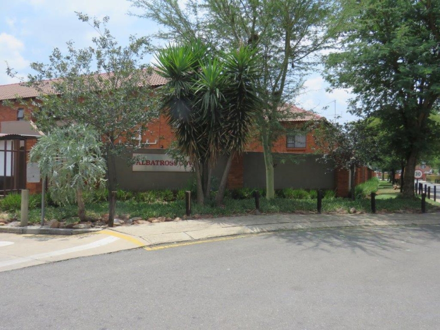 2 Bedroom Property for Sale in Albertsdal Gauteng