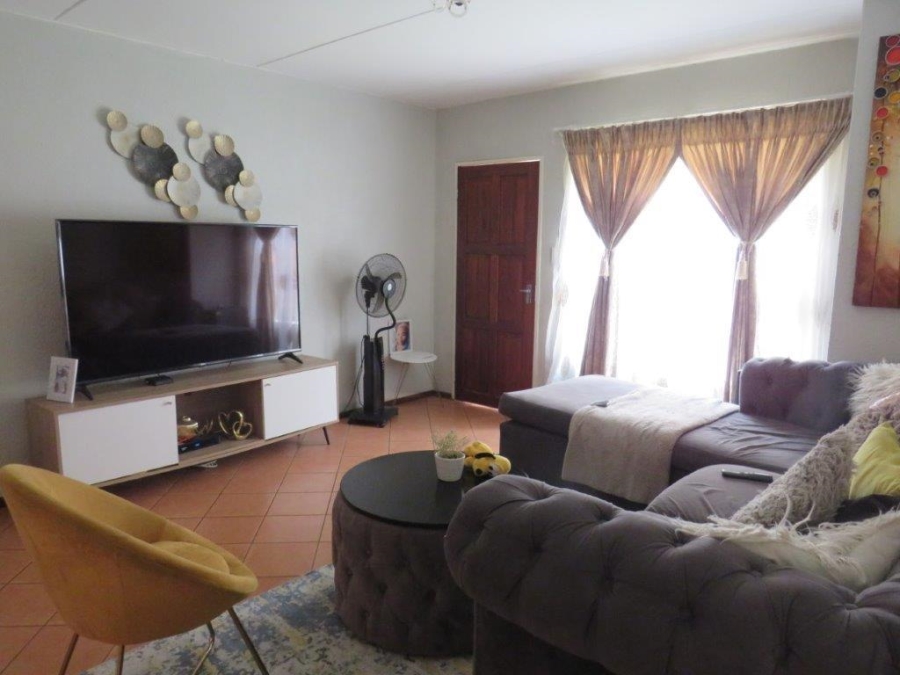 2 Bedroom Property for Sale in Albertsdal Gauteng