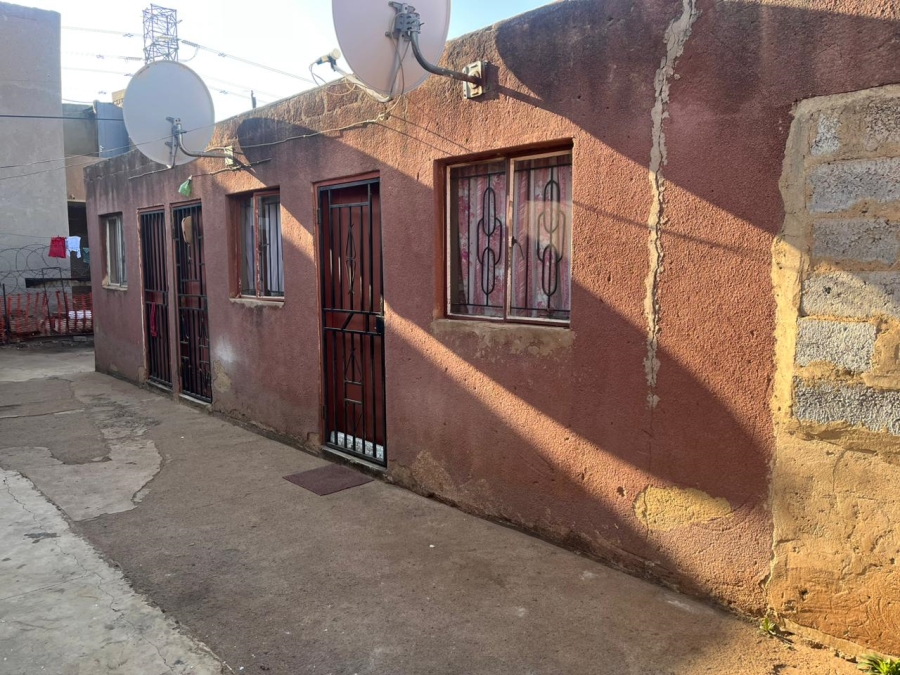 8 Bedroom Property for Sale in Motsu Gauteng