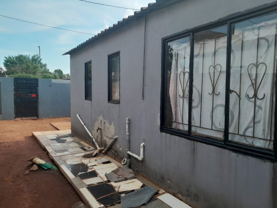 2 Bedroom Property for Sale in Zonkezizwe Gauteng