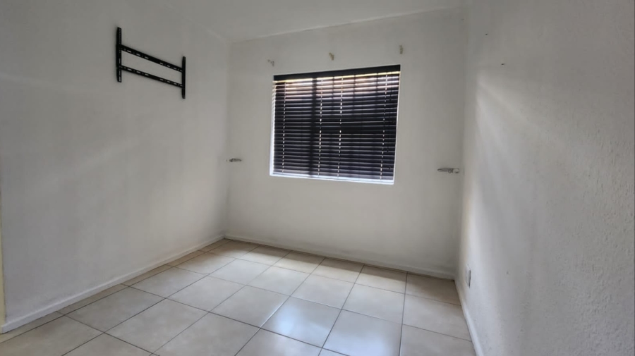 2 Bedroom Property for Sale in Lakefield Gauteng