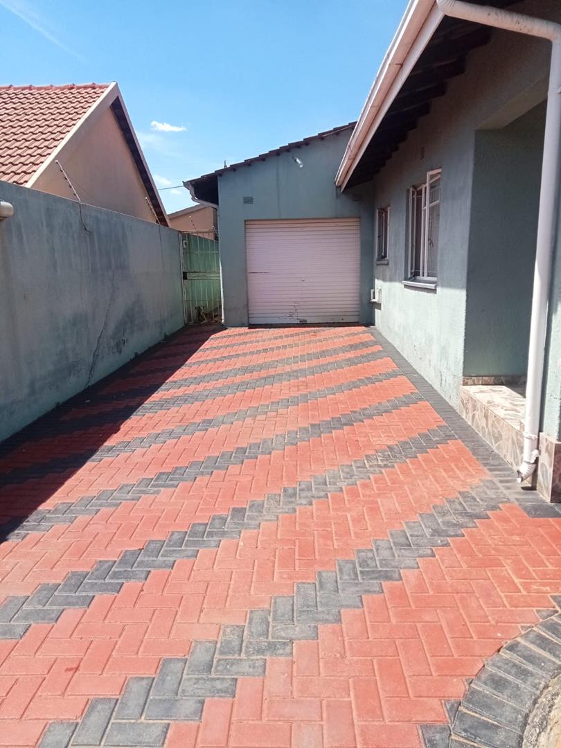 3 Bedroom Property for Sale in Diepkloof Gauteng