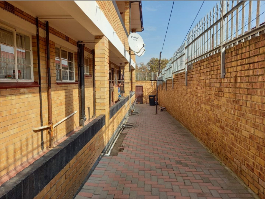 To Let 2 Bedroom Property for Rent in Rosettenville Gauteng