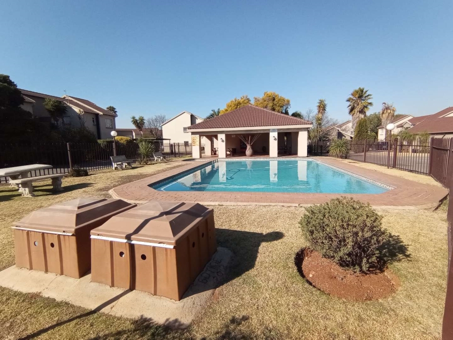 To Let 2 Bedroom Property for Rent in Pomona Gauteng