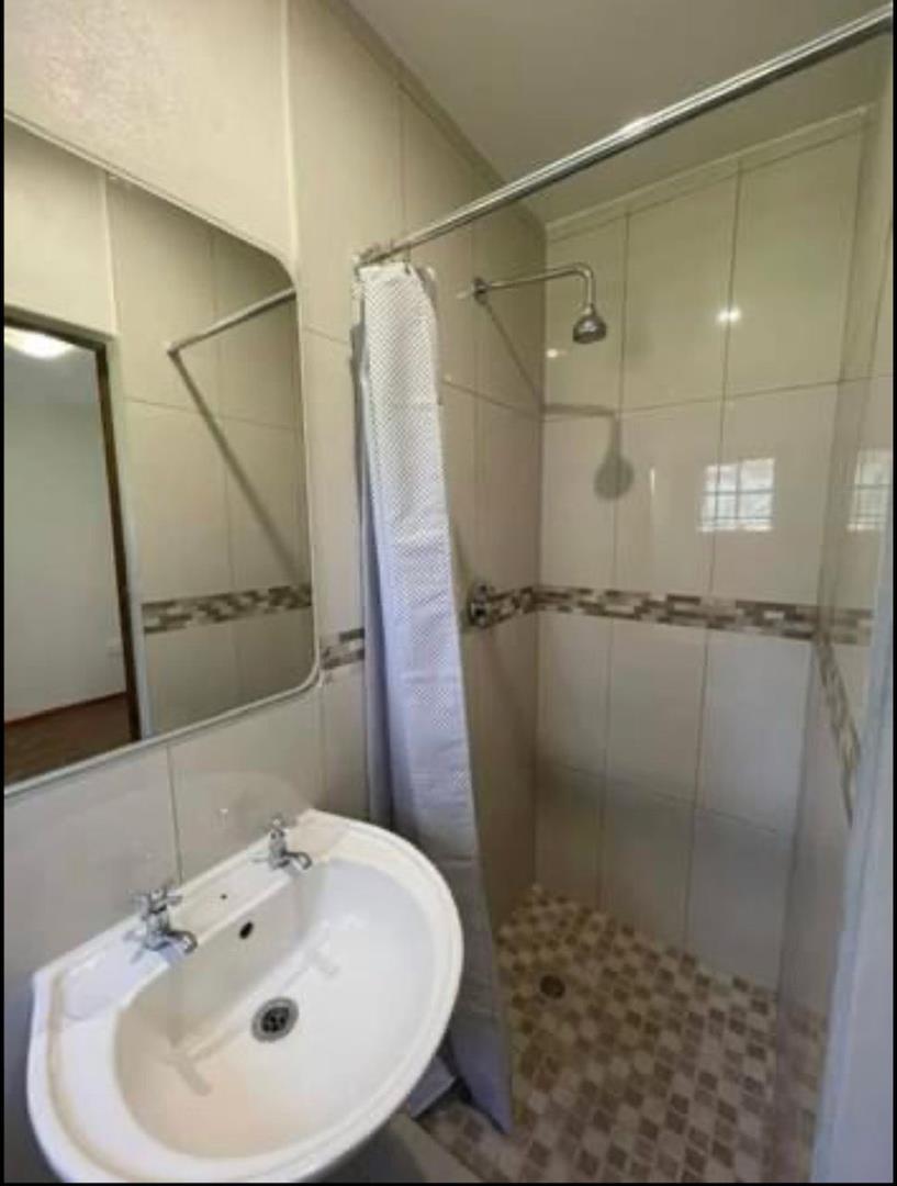 To Let 1 Bedroom Property for Rent in Gallo Manor Gauteng