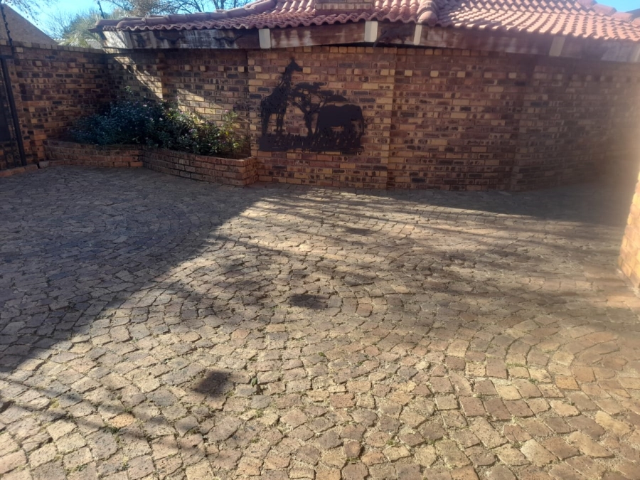 5 Bedroom Property for Sale in New State Areas Gauteng