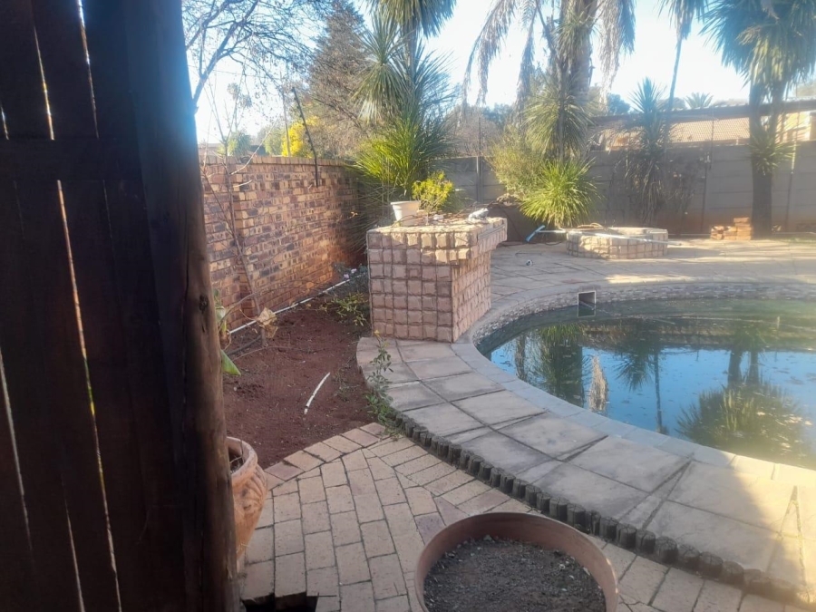 5 Bedroom Property for Sale in New State Areas Gauteng