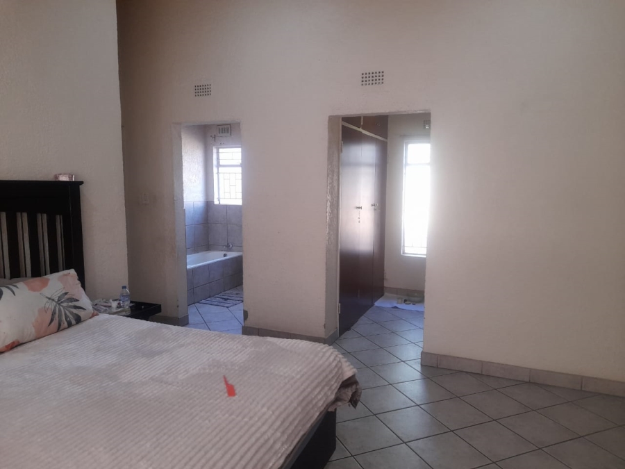 5 Bedroom Property for Sale in New State Areas Gauteng