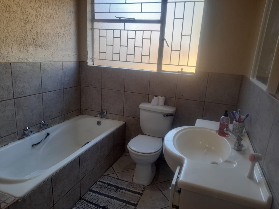 5 Bedroom Property for Sale in New State Areas Gauteng