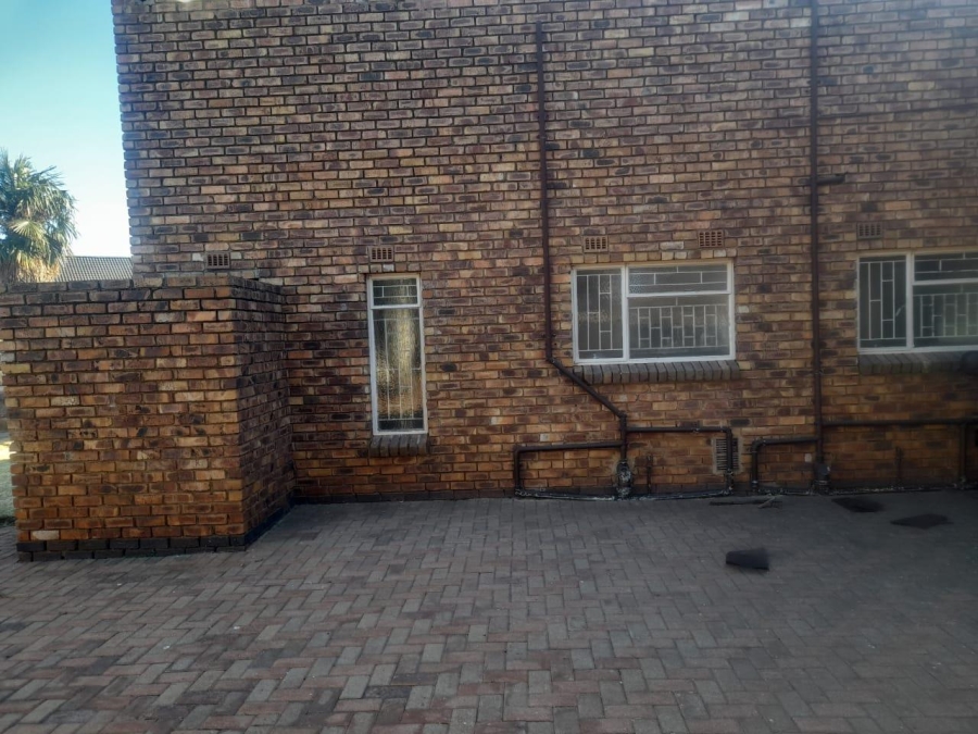 5 Bedroom Property for Sale in New State Areas Gauteng