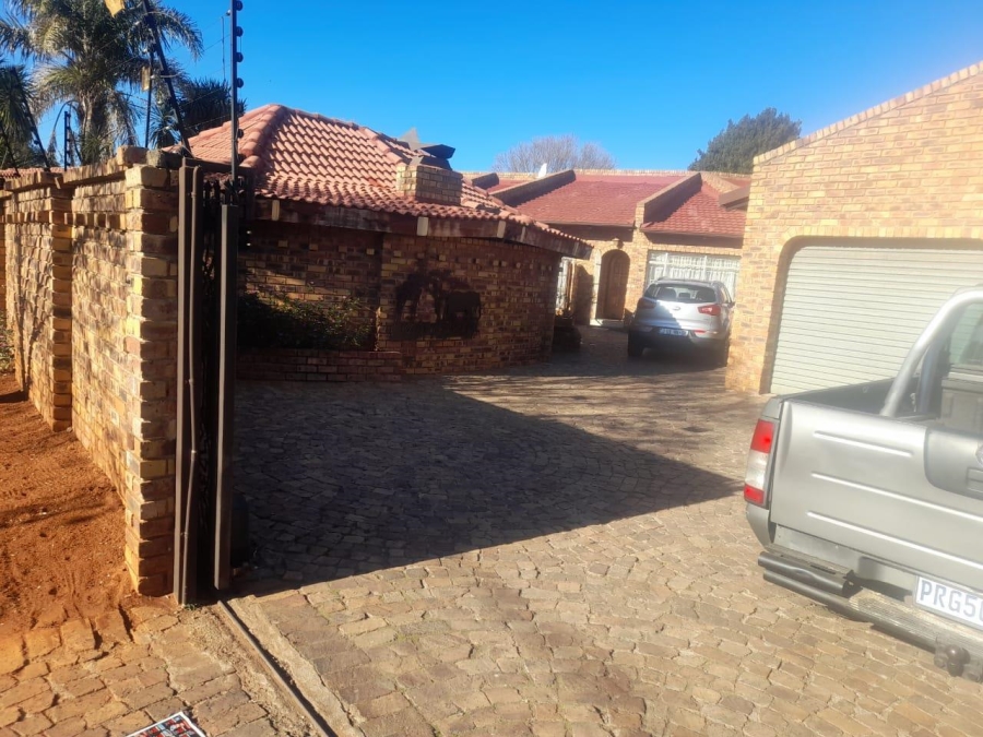 5 Bedroom Property for Sale in New State Areas Gauteng