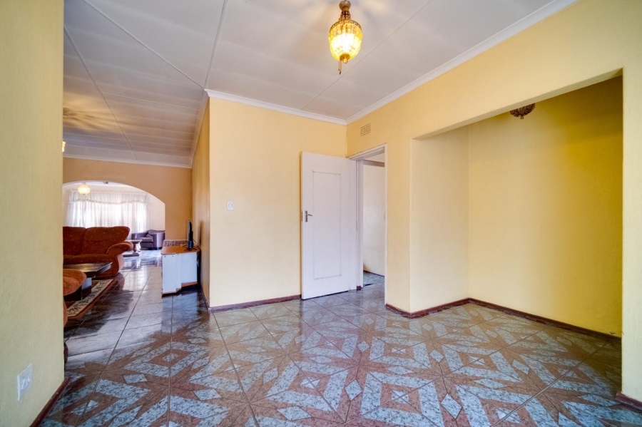 5 Bedroom Property for Sale in Verwoerdpark Gauteng