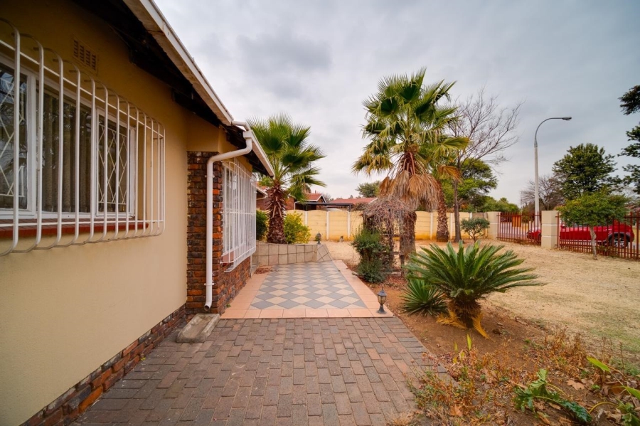 5 Bedroom Property for Sale in Verwoerdpark Gauteng