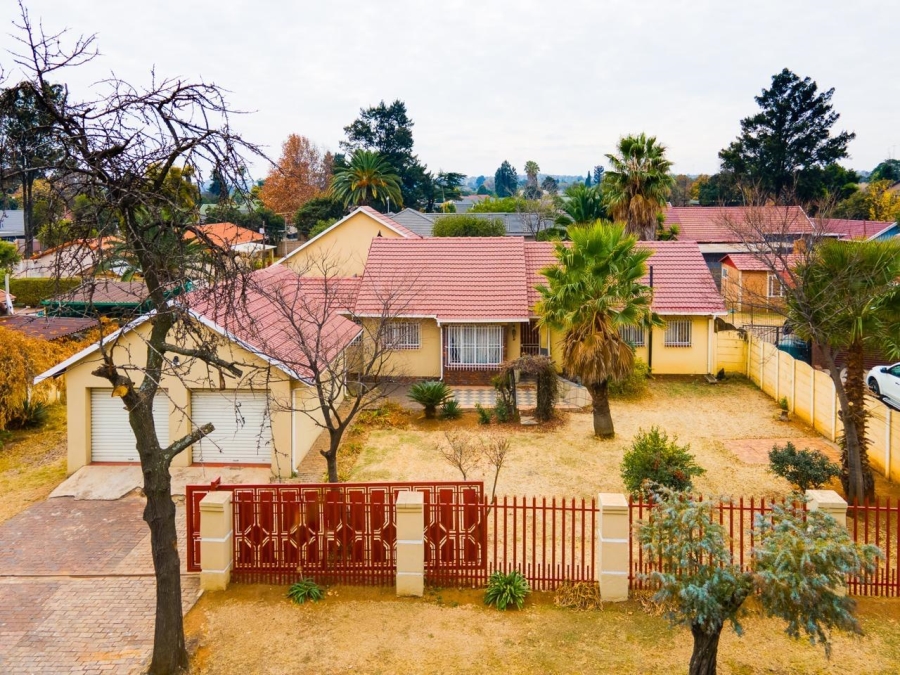 5 Bedroom Property for Sale in Verwoerdpark Gauteng