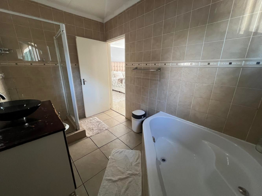 4 Bedroom Property for Sale in Brackendowns Gauteng