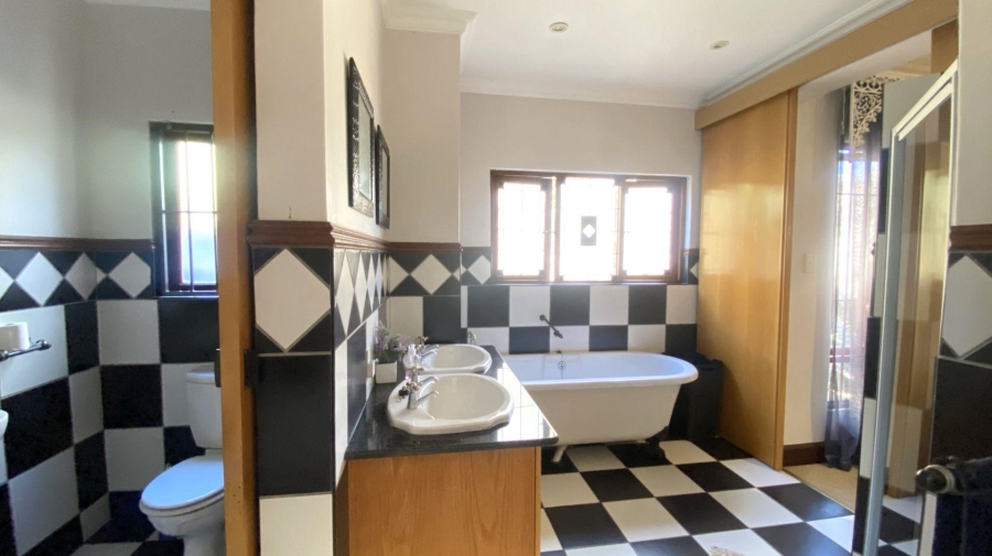 4 Bedroom Property for Sale in Wapadrand Gauteng