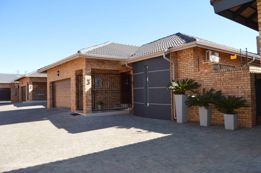 3 Bedroom Property for Sale in New Redruth Gauteng