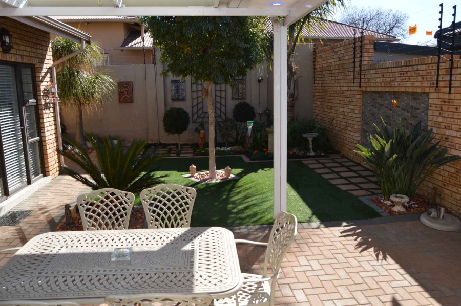 3 Bedroom Property for Sale in New Redruth Gauteng