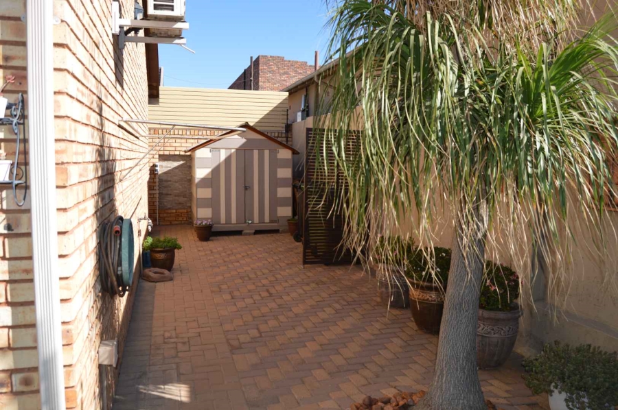 3 Bedroom Property for Sale in New Redruth Gauteng