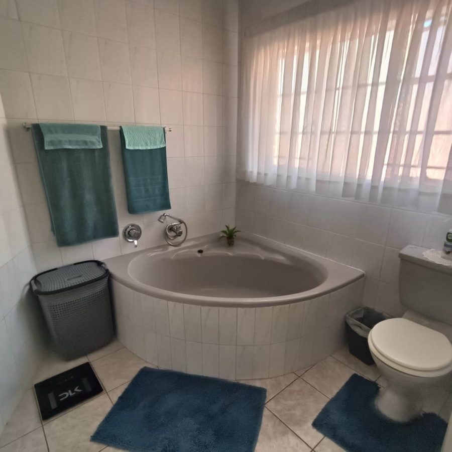 3 Bedroom Property for Sale in Zwartkop Gauteng