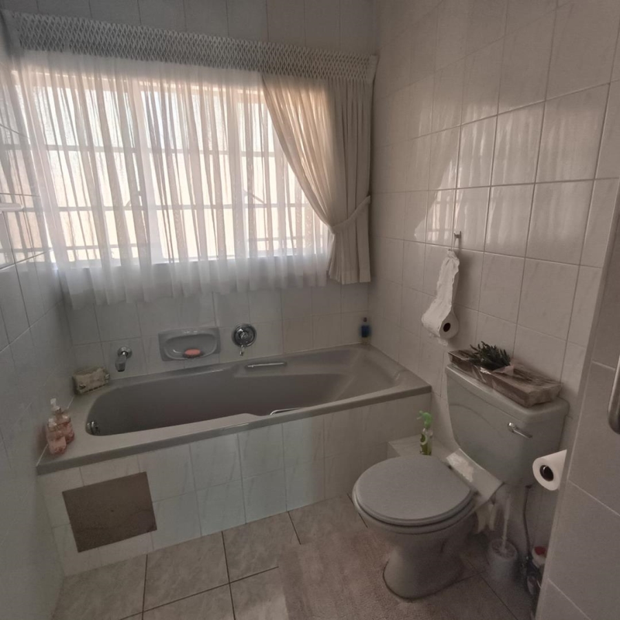 3 Bedroom Property for Sale in Zwartkop Gauteng