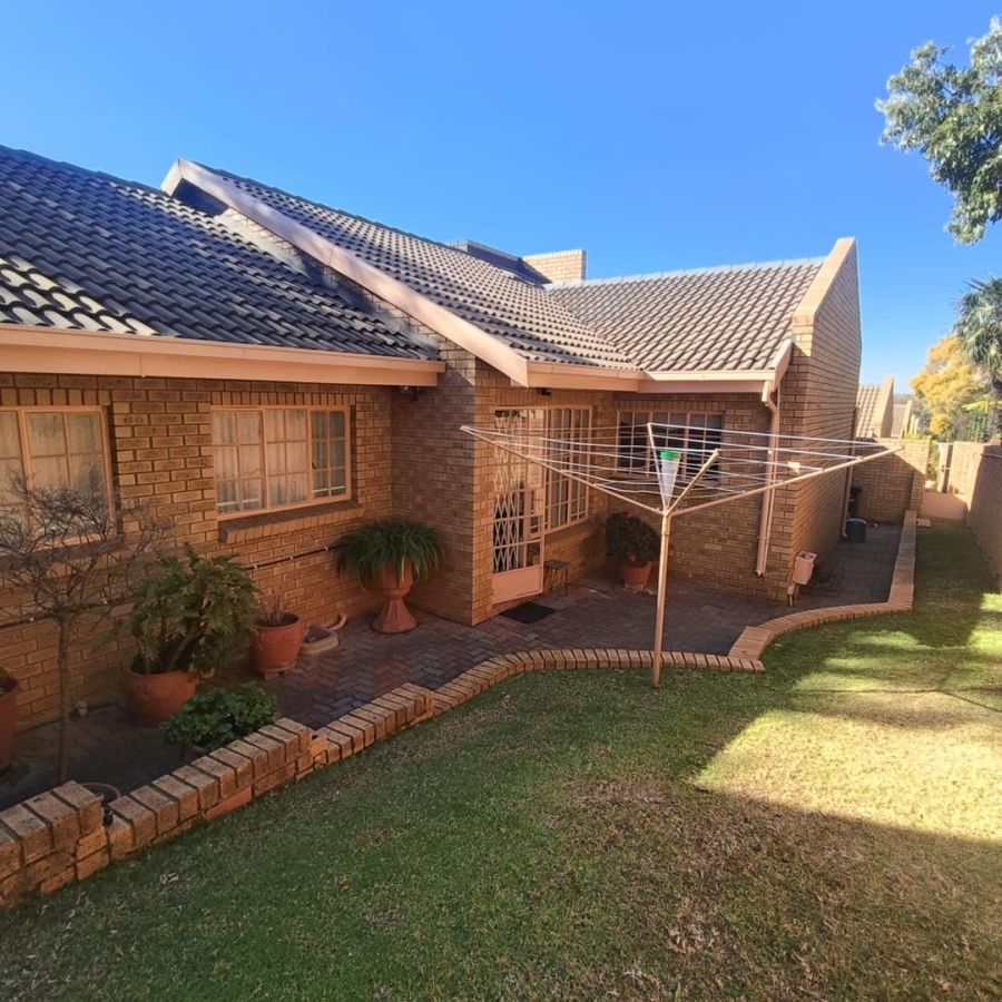 3 Bedroom Property for Sale in Zwartkop Gauteng